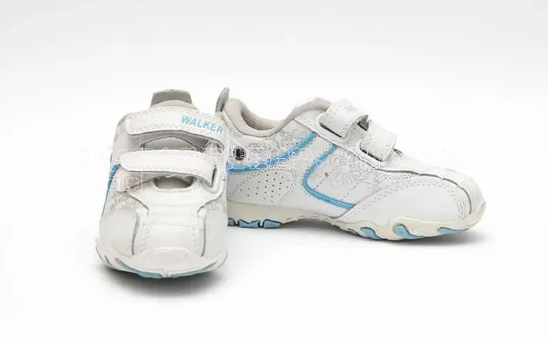 球速体育官方入口百度智能云2024 年女款胶粘鞋趋势：时尚舒适的鞋
类指南