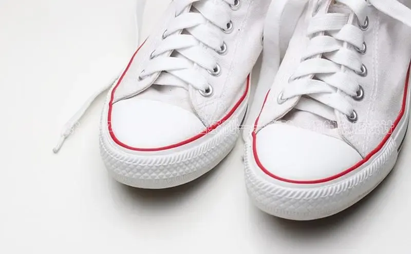 时尚未来：2025年新款运动鞋系列——突破传统的软底设计